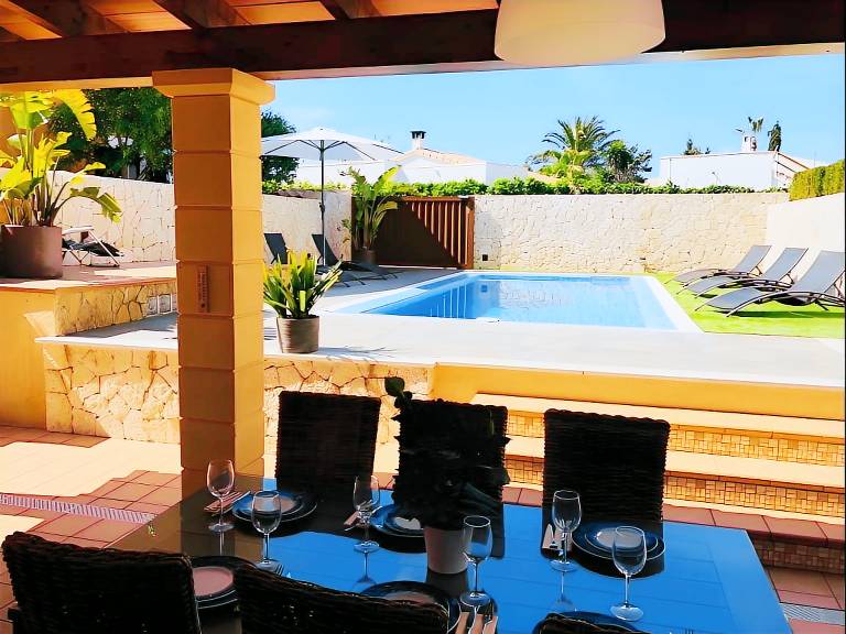 Vacation home with barbeque, terrace & fast internet | Garden view — photo 3