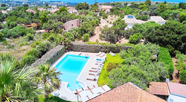 Villa with pool & hot tub | Pets allowed — photo 3