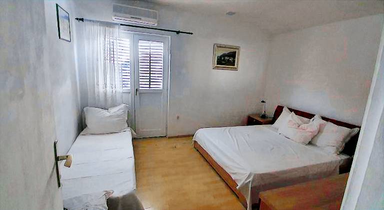 Holiday apartment with 2 rooms for 6 persons — photo 2