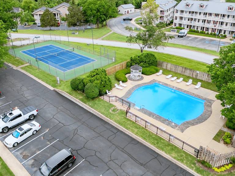 Condo with pool — photo 3