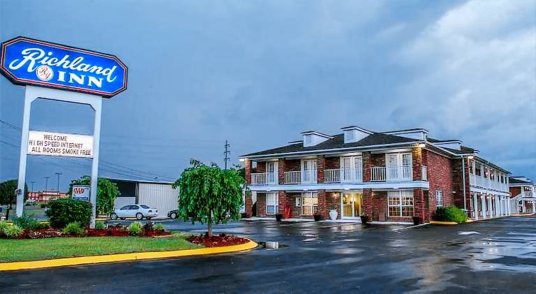 Richland Inn in Lawrenceburg, TN