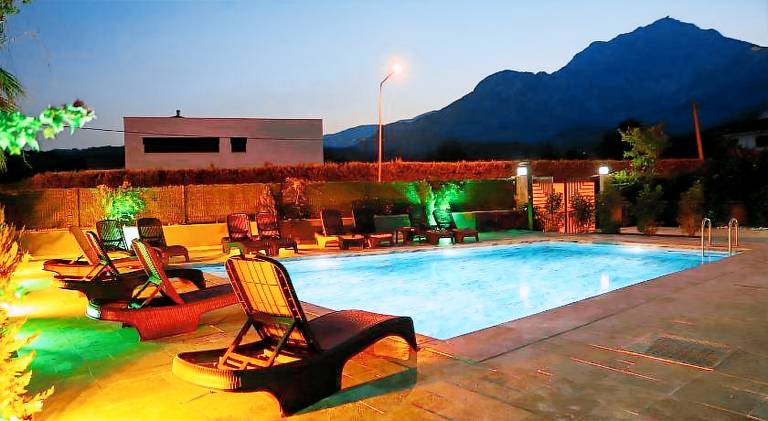 Serviced apartment with pool — photo 4