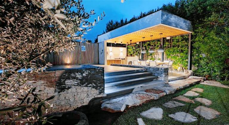 Vacation home with pool & hot tub — photo 2