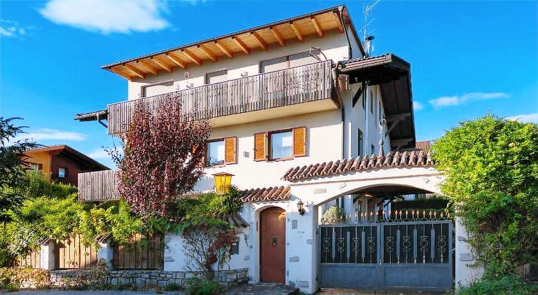 Vacation home with terrace in Naz Sciaves