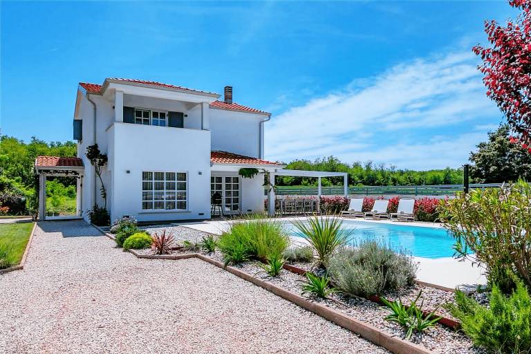 Villa with garden, pool & BBQ | Pool view — photo 2