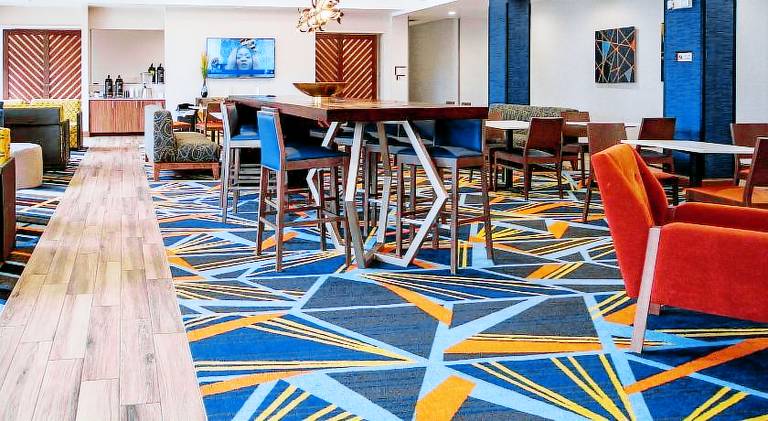 La Quinta Inn & Suites by Wyndham Oklahoma City Airport — photo 2