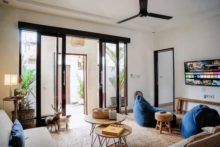 Apartment with private pool, terrace & garden — photo 2