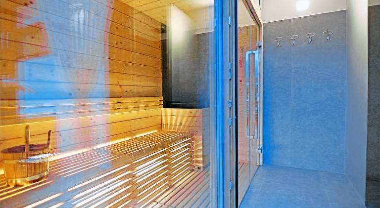 Nice house with sauna, hot tub & patio | Pet-friendly — photo 5