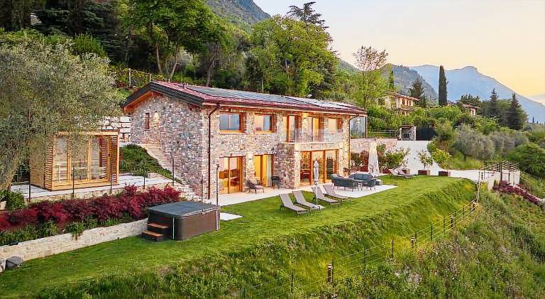 Family-oriented villa with sauna, garden & patio | Pets allowed — photo 5