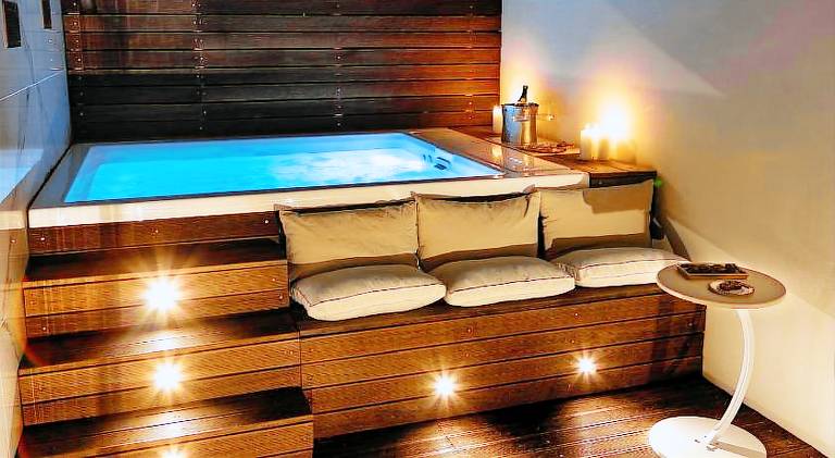 Villa with jacuzzi & pool — photo 3