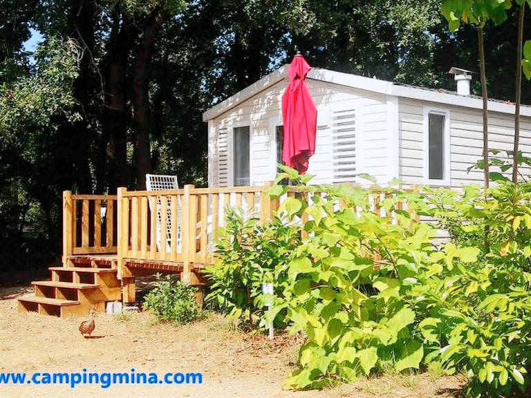 Mobile home with pool in Saintes