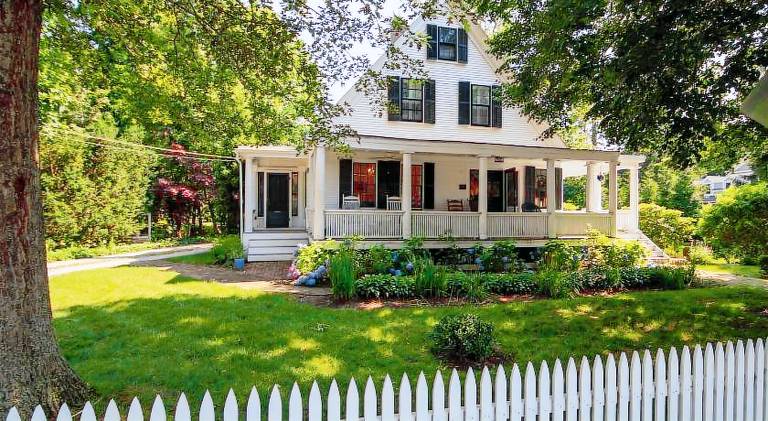 Shopping Restaurants 6 mins to Beach AC in West Yarmouth, MA