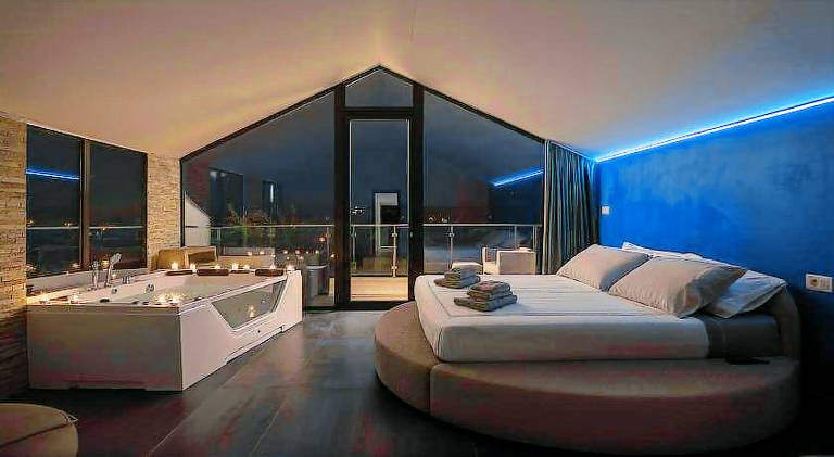 Aurora Rooms and Suite — photo 2