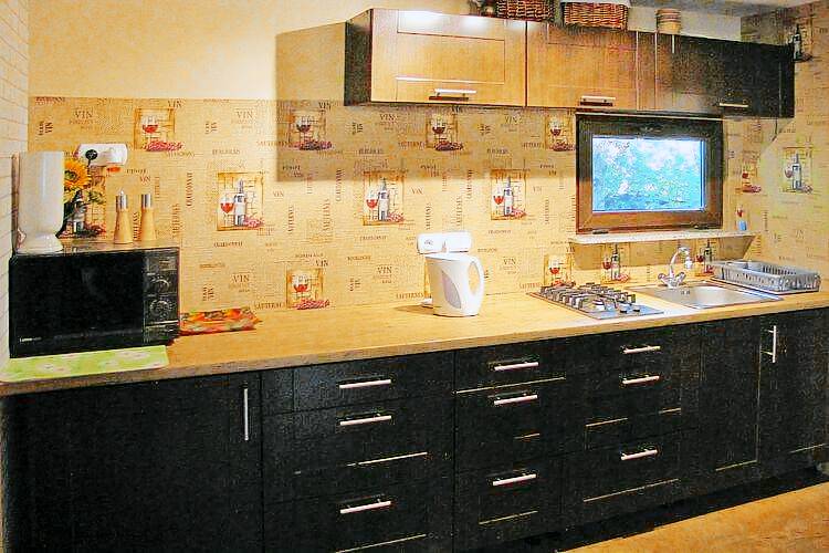 Vacation home with barbeque, terrace & hot tub — photo 4