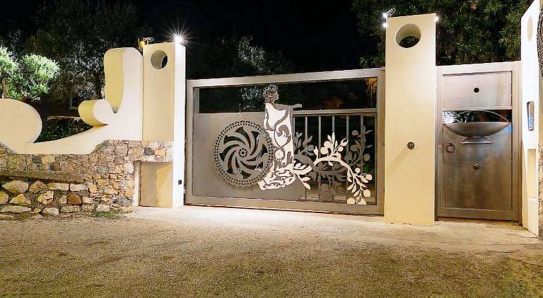 Wonderful serviced apartment with pool, terrace & yard | Pets are welcome in Letojanni