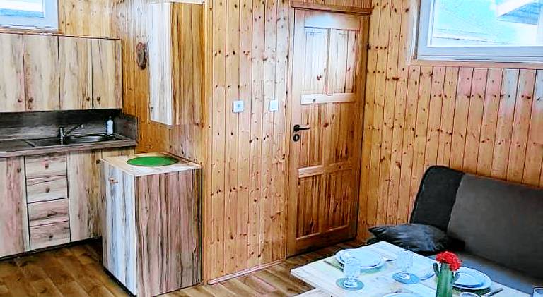 Lodge with patio, barbecue & garden — photo 5
