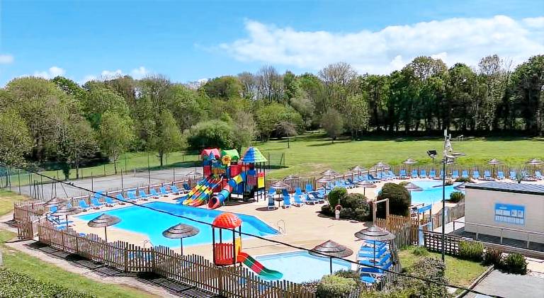 Mobil Home 3 chambres au Camping Paradis du Quinquis in Pontivy