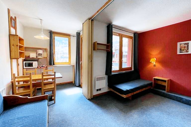 Rental apartment with 1 room for 4 persons in Les Belleville