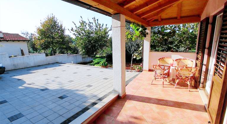 Family-friendly apartment with patio & BBQ | Dogs allowed — photo 5