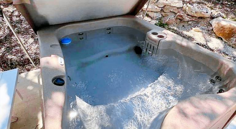 House with jacuzzi — photo 5