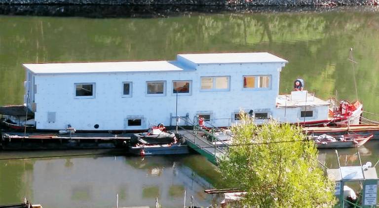 80 m&sup2; Hausboot