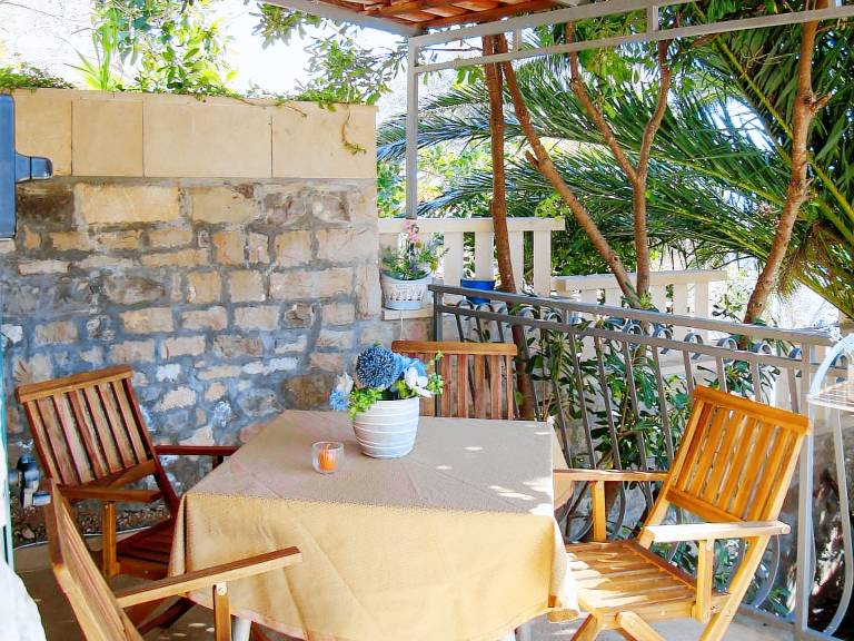 Beautiful vacation home with yard, terrace & BBQ | Sea view | Pet-friendly — photo 3