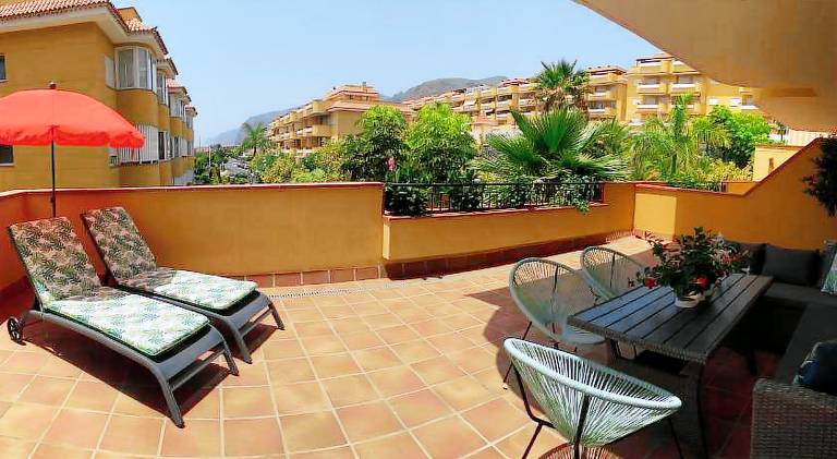 Rental apartment with private pool, patio & yard — photo 5