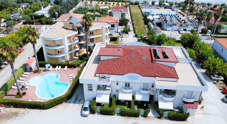 Wonderful serviced apartment with yard, pool & terrace | Beach nearby | Dogs allowed — photo 5