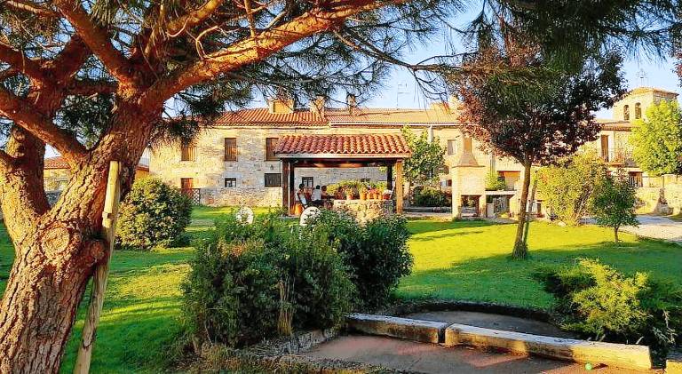 House with barbecue, garden & private pool — photo 5