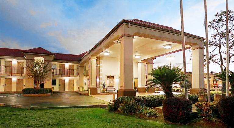 Staywell Suites — photo 2