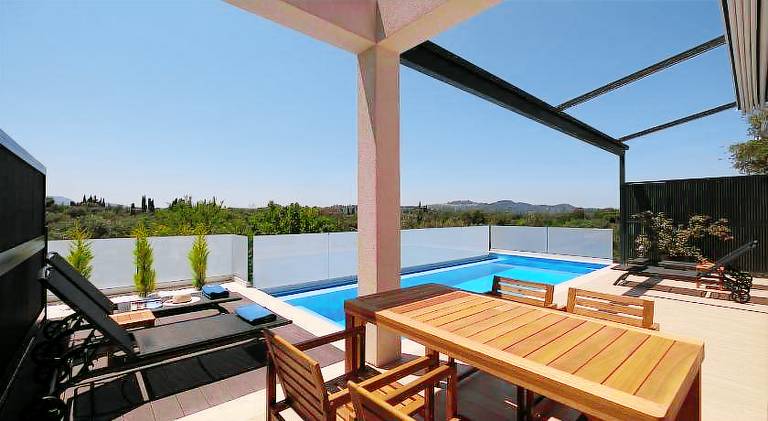 Villa with patio & private pool | Suitable for remote work — photo 4