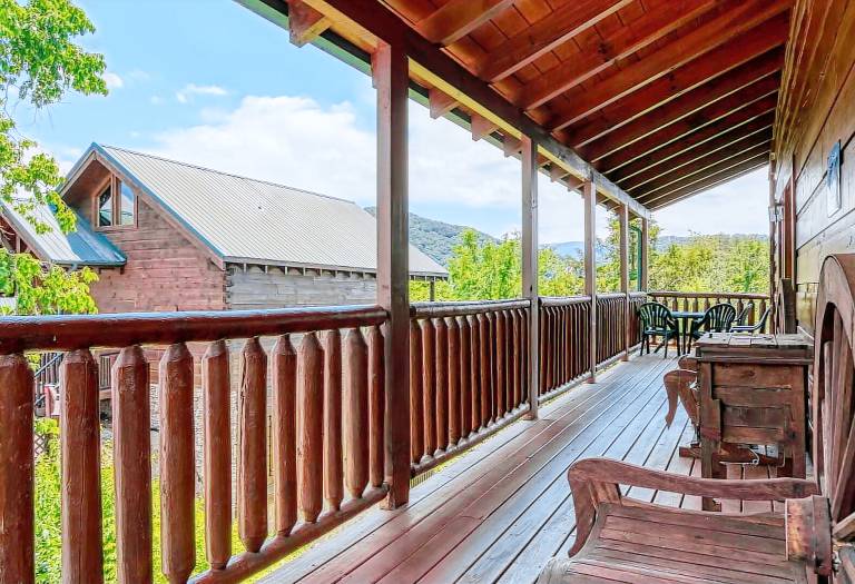 Cabin with private pool — photo 4