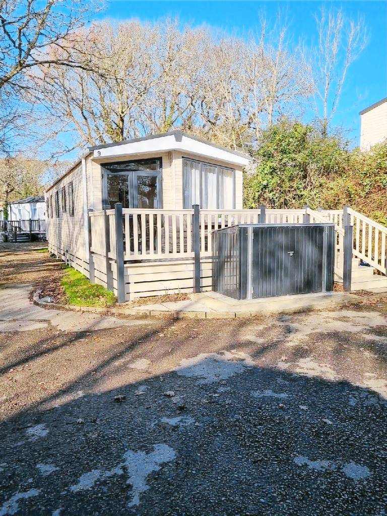 Children-friendly cottage with yard & pool | Beach view | Dogs allowed in Lymington