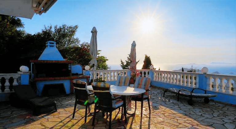 Fully equipped beautiful villa with BBQ, terrace & yard | Next to the beach | Dogs allowed — photo 3