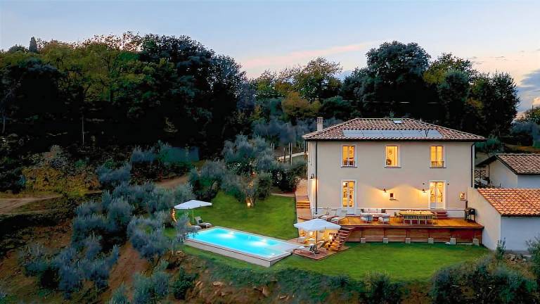 Children-friendly spacious villa with yard, jacuzzi & barbeque | Garden view | Pet-friendly in Volterra