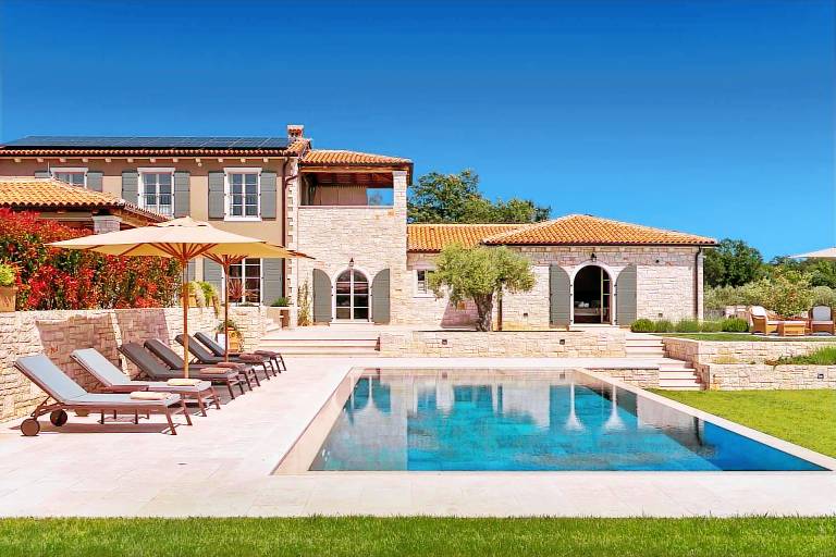 Villa with patio, pool & grill | Pool view in Tar-Vabriga