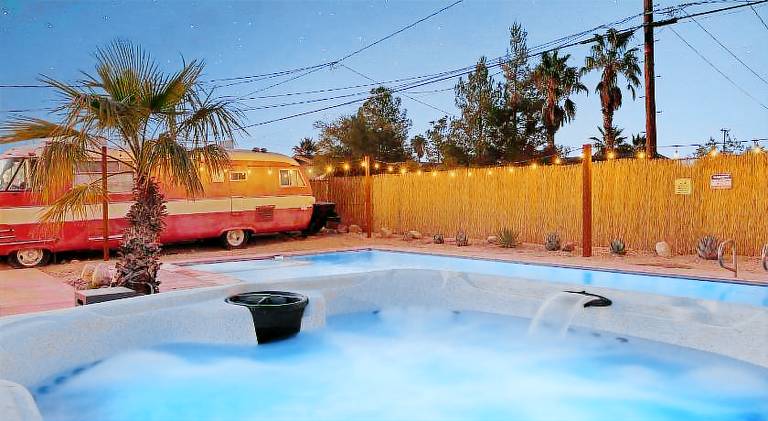 Vacation home with hot tub & pool — photo 5