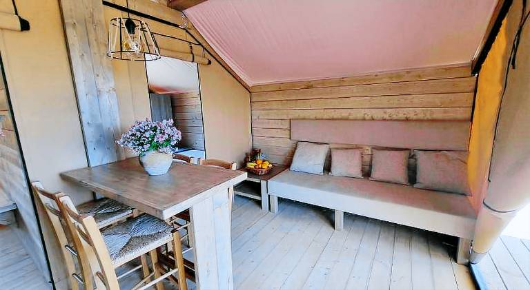 Tent with pool — photo 2
