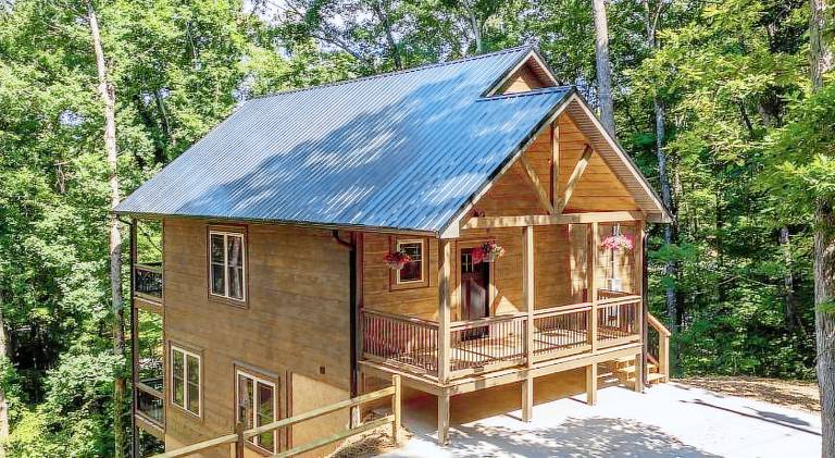 Vacation home with jacuzzi | Pets are welcome in Sevierville, TN