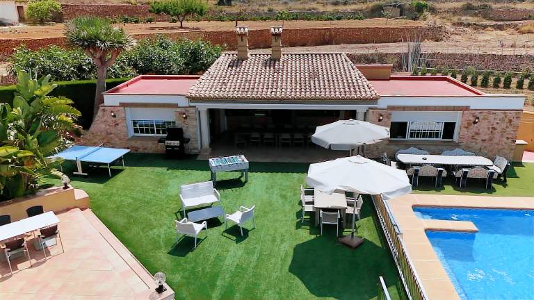 Child-friendly lovely villa with patio, yard & barbecue | Beach view | Pet-friendly — photo 3