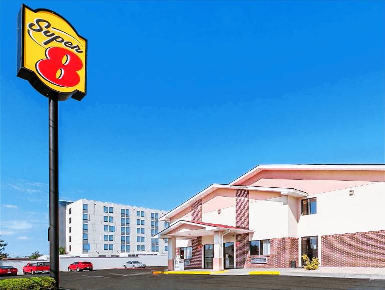 Super 8 By Wyndham Winchester Va in Winchester, VA
