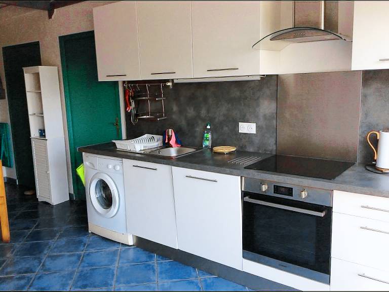 Family-friendly rental apartment with terrace, grill & yard | Sea view | Close to the beach | Pets are welcome — photo 5
