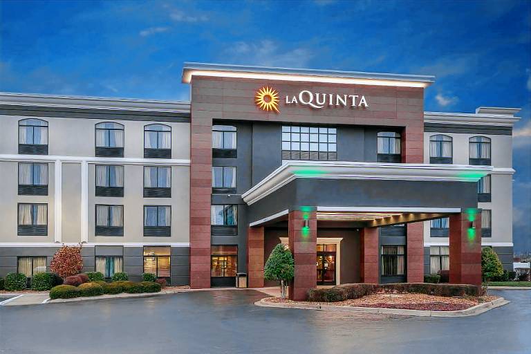 La Quinta Inn & Suites by Wyndham Clarksville in Clarksville, TN