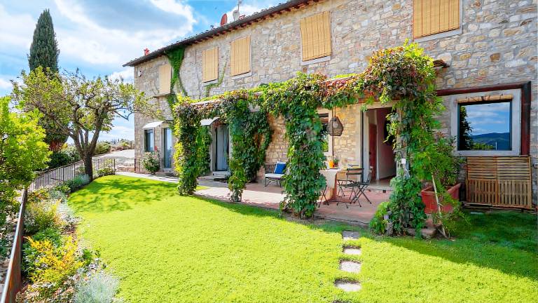 Villa with barbeque, private pool & garden | Garden view — photo 2
