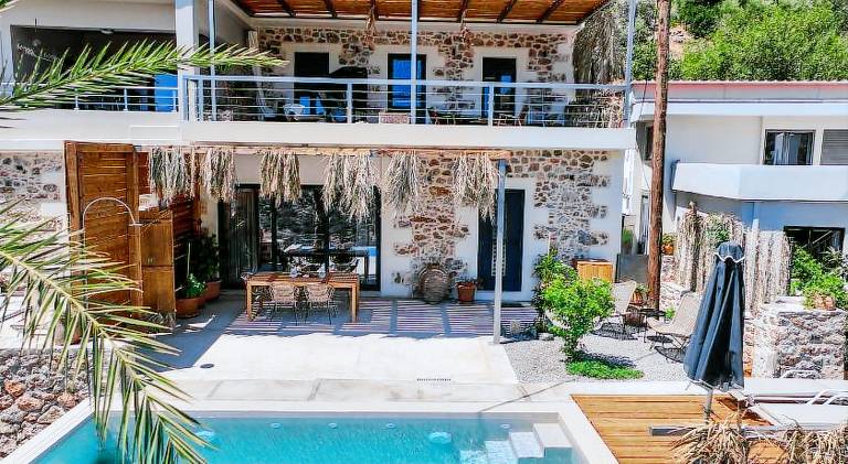 Vacation home with pool — photo 3