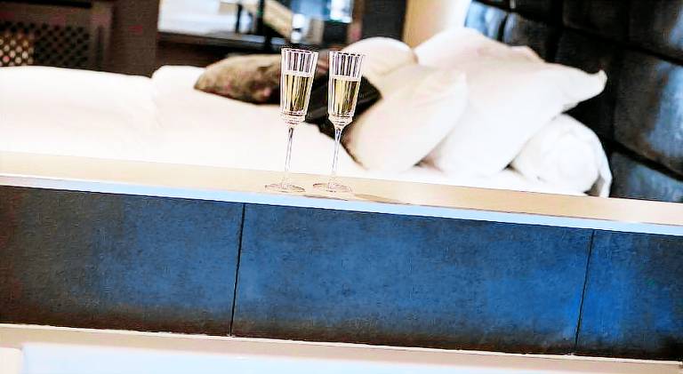 Big holiday apartment with jacuzzi | Pets are welcome in Laxou