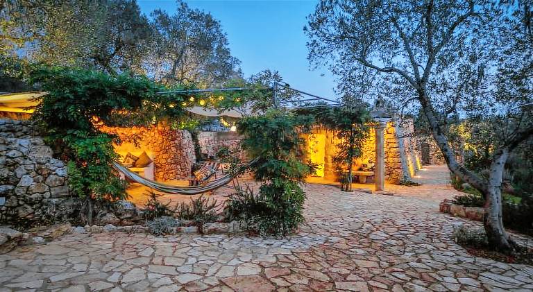 House with pool — photo 4