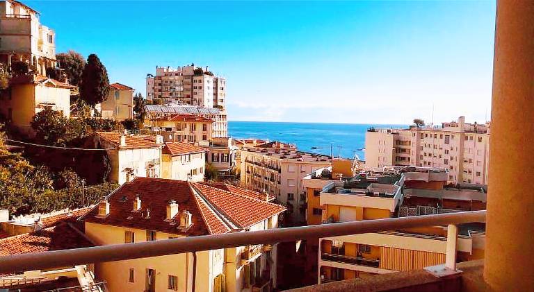 By the sea, calm studio with terrace, near Monaco in Roquebrune-Cap-Martin