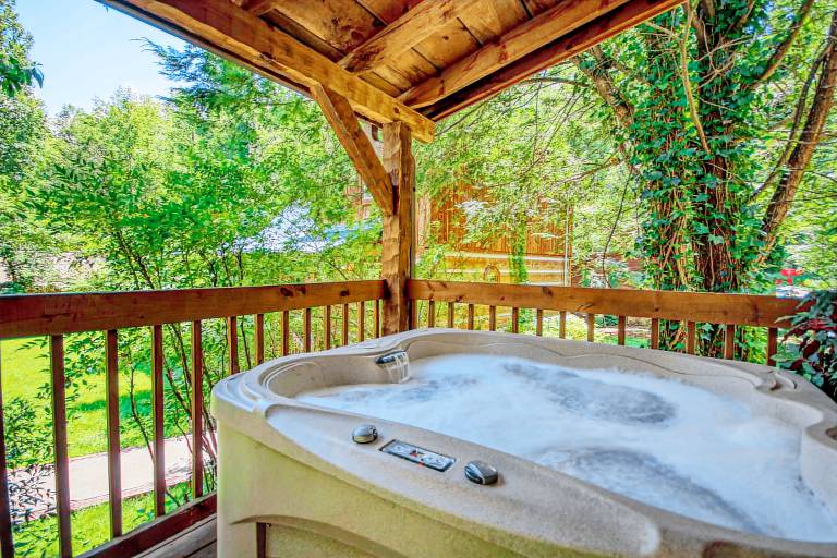 Gatlinburg Hot Tub Pet Friendly WiFi Fireplace — photo 2