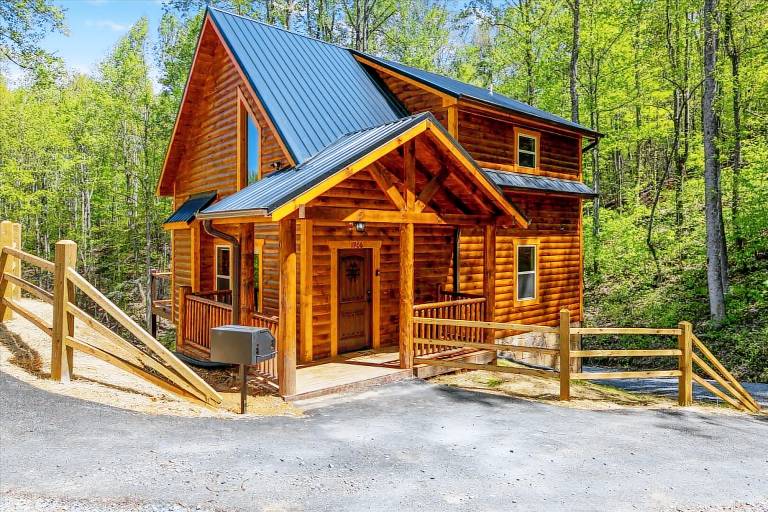 A Pine Choice is a Newly Built 2 Bedroom Luxury Cabin Minutes from Gatlinburg and Pigeon Forge! in Sevierville, TN